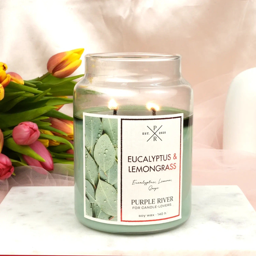 Duża sojowa świeca zapachowa w szkle ziołowa eukaliptusowa Eucalyptus Lemongrass Purple River 623 g