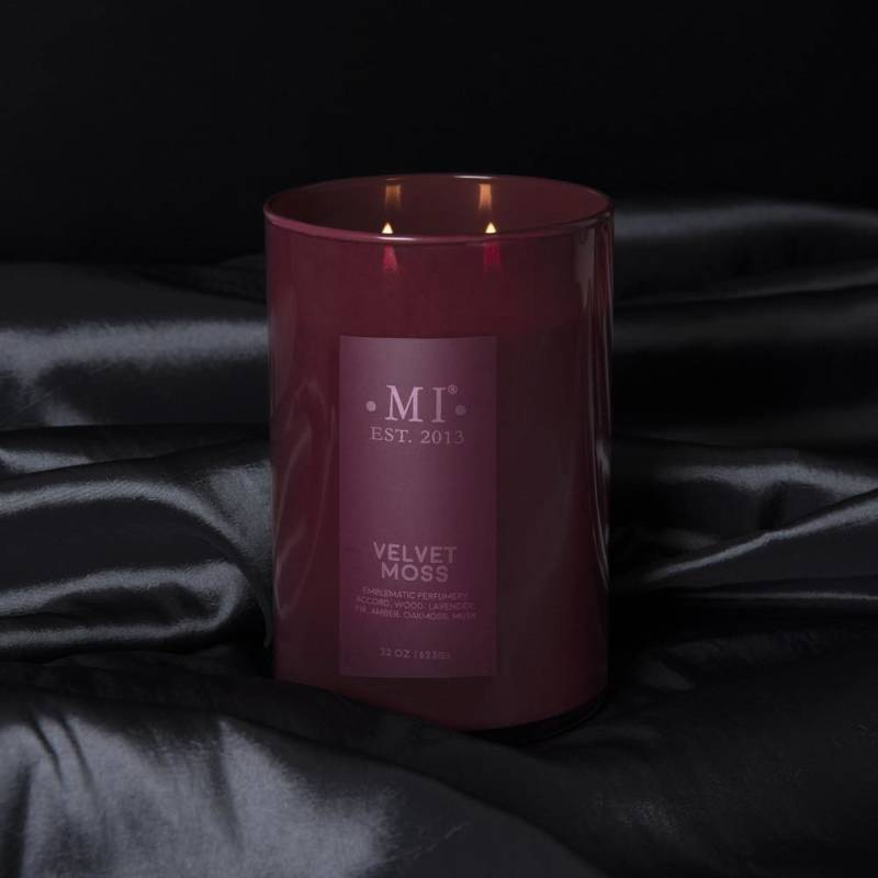 Colonial Candle Sophisticated masculine soy scented candle 22 oz 623 g - Velvet Moss