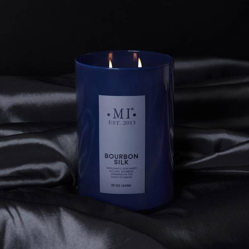 Colonial Candle Sofistikovaná pánská sojová vonná svíčka ve skle 22 oz 623 g – Bourbon Silk