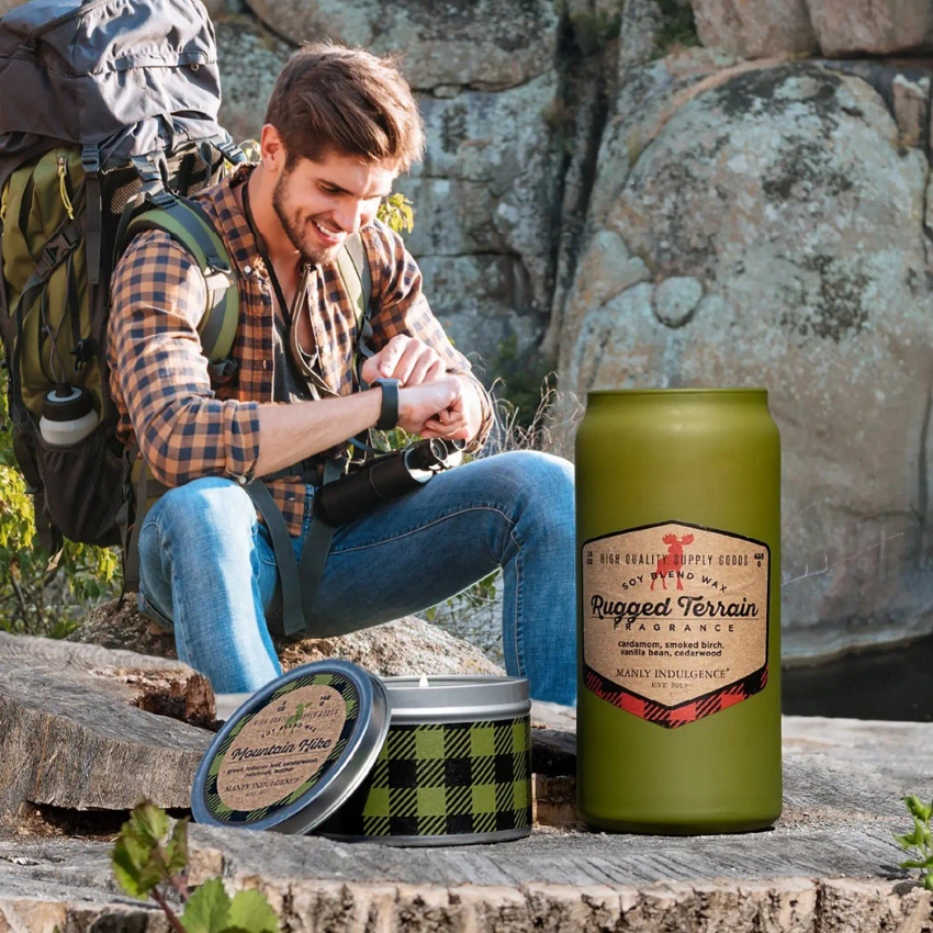 Świeca zapachowa dla mężczyzn Manly Indulgence Rugged Terrain Colonial Candle 425 g
