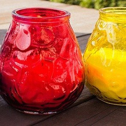Bougie de jardin d'extérieur non parfumée en verre Bispol Lowboy ~ 17 h - Rouge