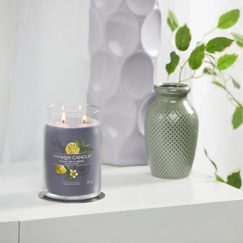 Yankee Candle grote geurkaars in glazen pot 567 g - Zwarte Thee & Citroen